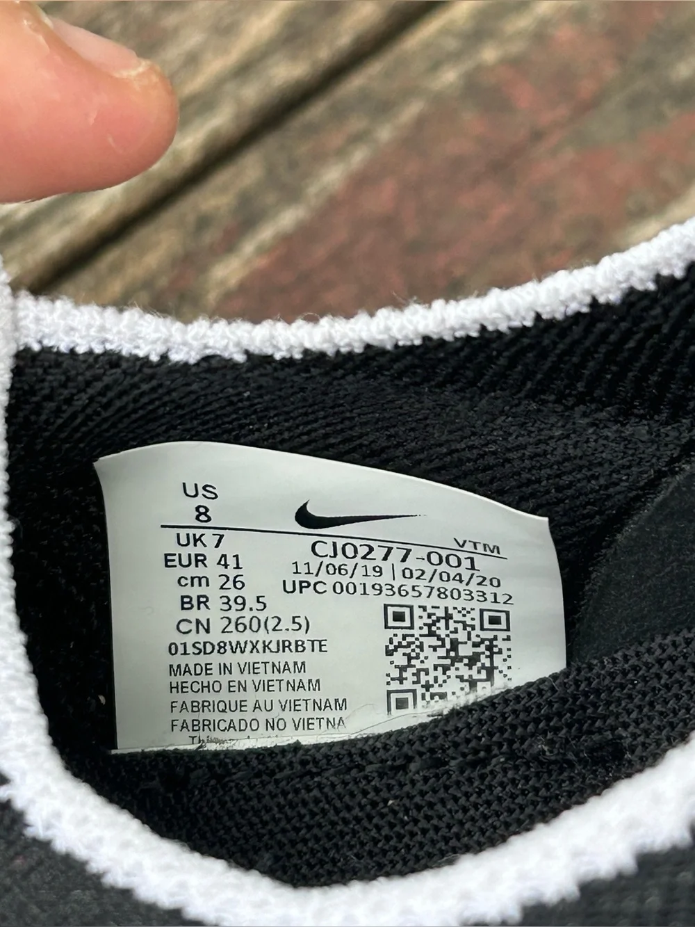 Nike React Phantom Run Flyknit 2 Men Size 8 US Black Running Shoes CJ0277-001 - Picture 6 of 6